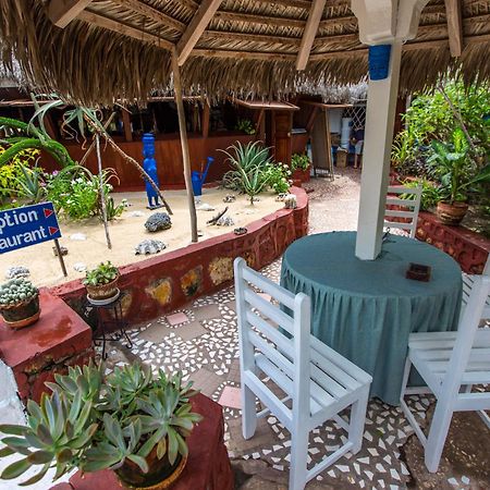 Chez Maggie Hotel & Restaurant Morondava Esterno foto
