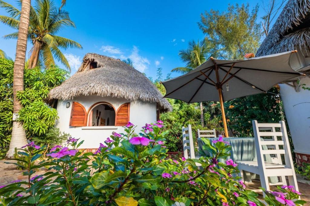 Chez Maggie Hotel & Restaurant Morondava Esterno foto