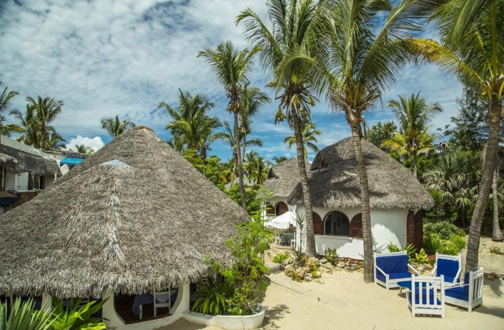 Chez Maggie Hotel & Restaurant Morondava Esterno foto