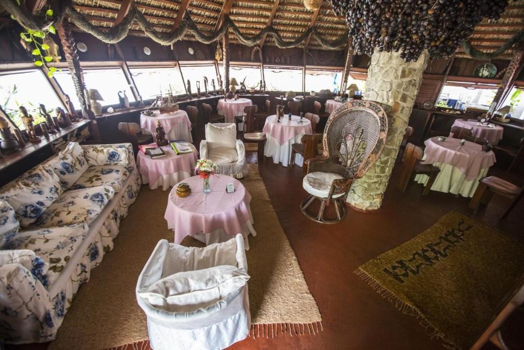 Chez Maggie Hotel & Restaurant Morondava Esterno foto