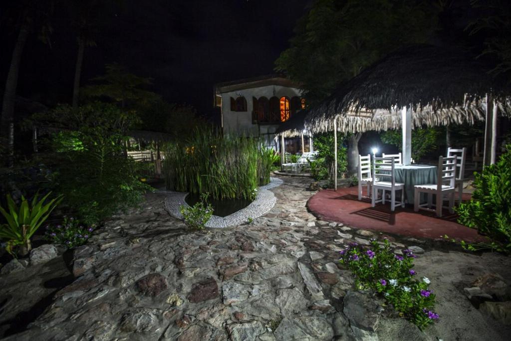 Chez Maggie Hotel & Restaurant Morondava Esterno foto