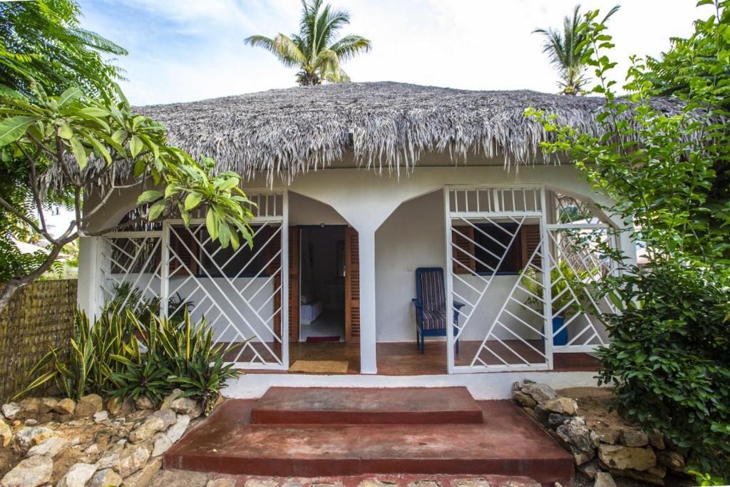 Chez Maggie Hotel & Restaurant Morondava Esterno foto
