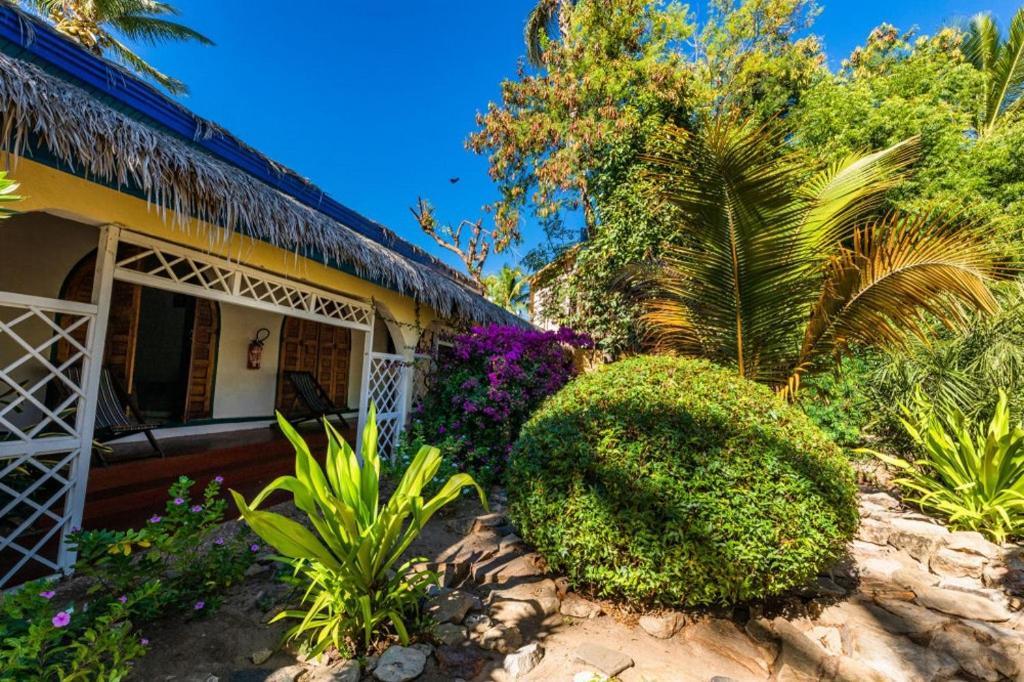Chez Maggie Hotel & Restaurant Morondava Esterno foto